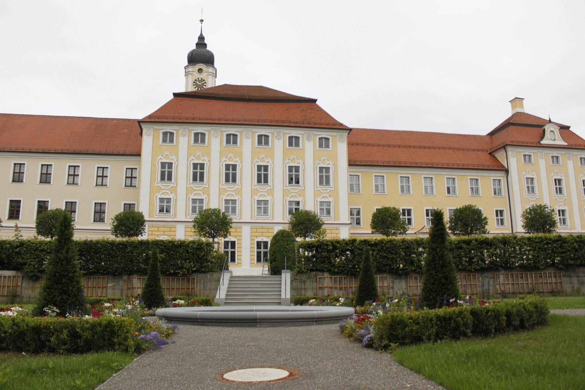 Klostergasthof Roggenburg Екстериор снимка